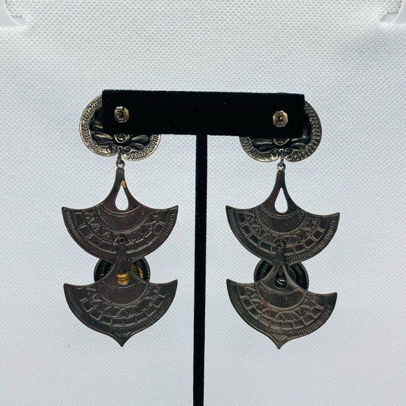 Vintage Bronze Metal Elegant Design Post Dangle Earrings A-19 - Picture 10 of 11